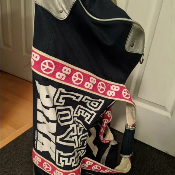 VINTAGE Victoria's Secret Pink Rolling Suitcase - Picture 3 of 5